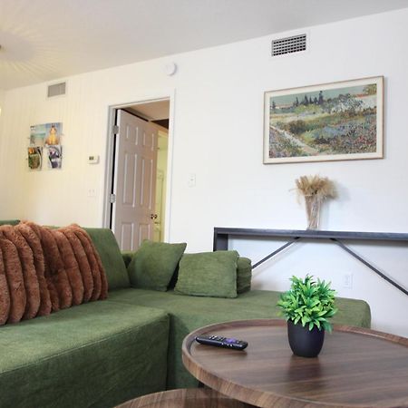 Cozy Retreat Close To Hospital Apartment Sarasota Luaran gambar